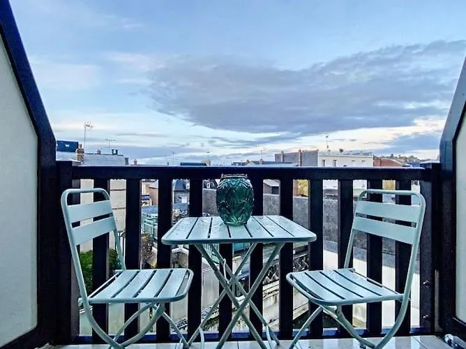 Avec Balcon Le Nid Dore - Place Morny Довиль