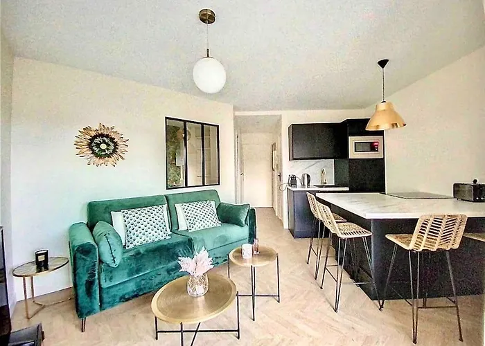 Avec Balcon Le Nid Dore - Place Morny Apartment Deauville