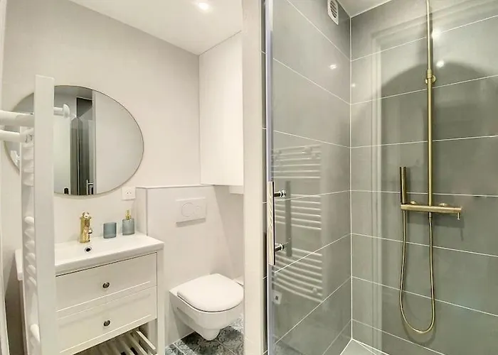 Avec Balcon Le Nid Dore - Place Morny Апартаменты *