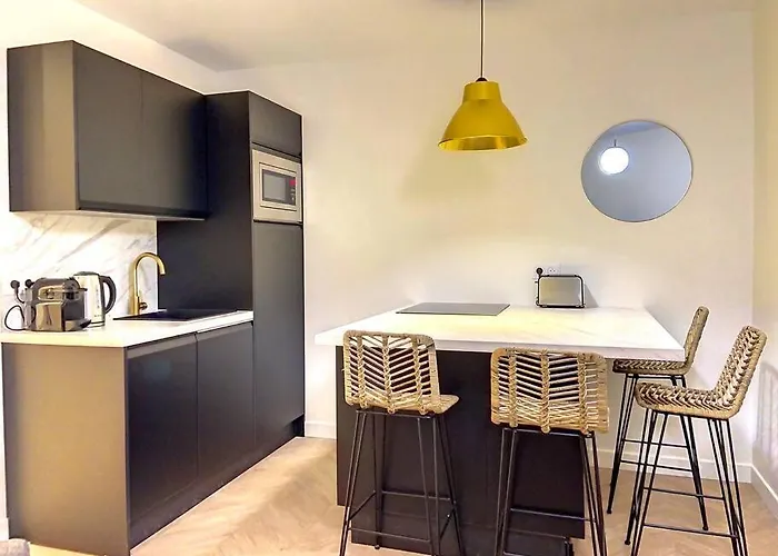 Avec Balcon Le Nid Dore - Place Morny *