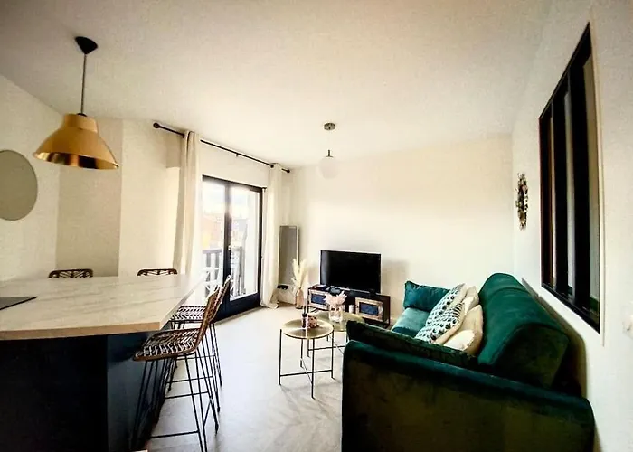 Avec Balcon Le Nid Dore - Place Morny * Довиль